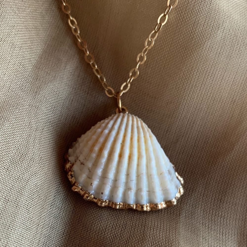 Bombshell Necklace